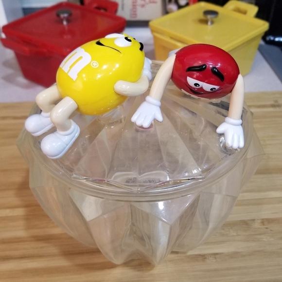 M & M Red & Yellow's Collectible Candy Dish - Picture 10 of 10